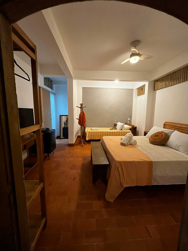 Suíte em Casa Pé no Rio e de Frente para o Mar