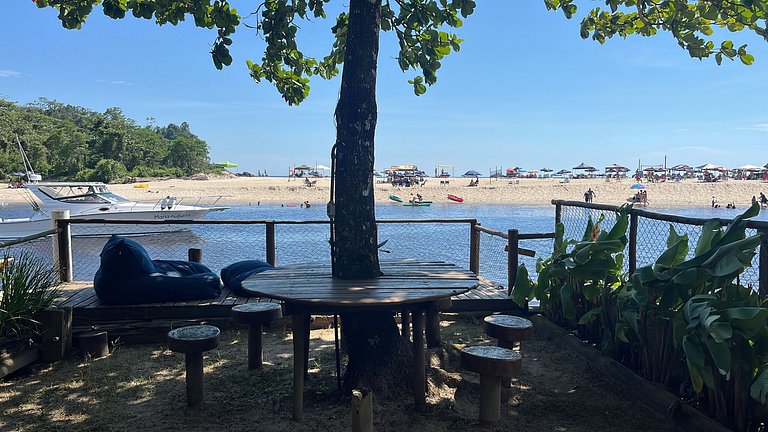 Suíte em Casa Pé no Rio e de Frente para o Mar