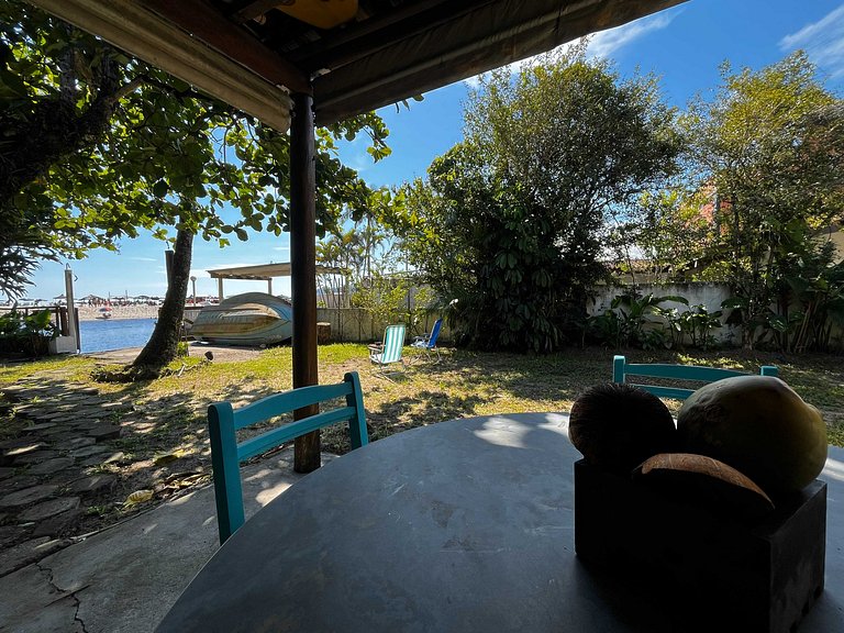 Suíte casal em casa à beira rio e de frente o mar
