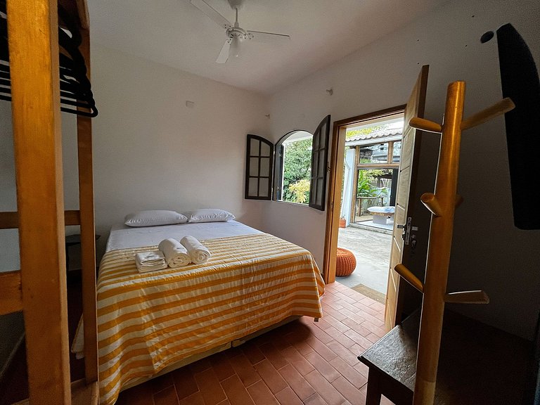 Suíte casal em Casa Pé no Rio e Frente para o Mar