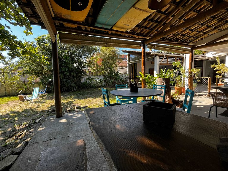 Casa de frente para a praia e com pé no rio Una