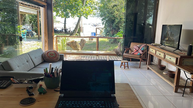 Casa de frente para a praia e com pé no rio Una