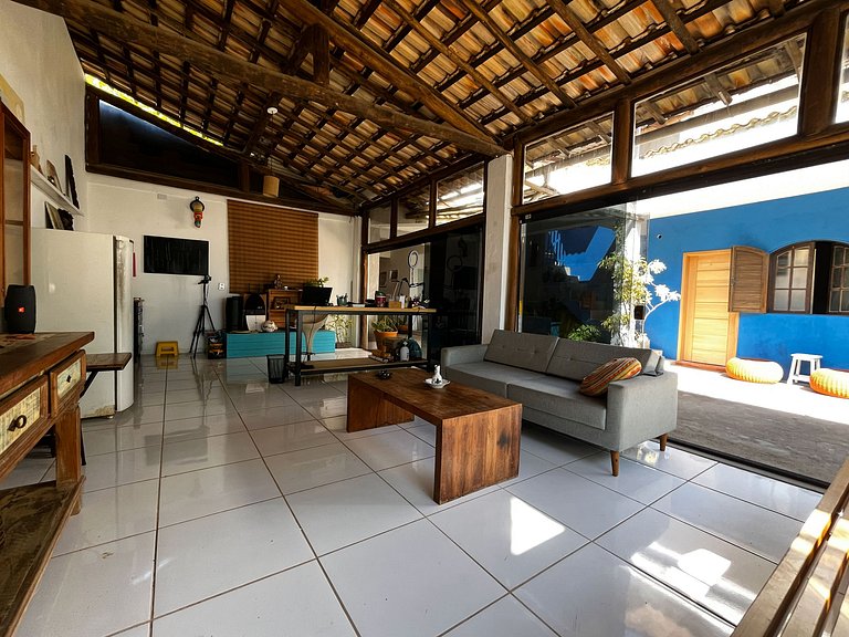 Linda casa rústica a beira do rio una com vista para o mar