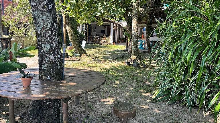 Casa de frente para a praia e com pé no rio Una