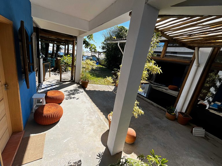 Casa de frente para a praia e com pé no rio Una