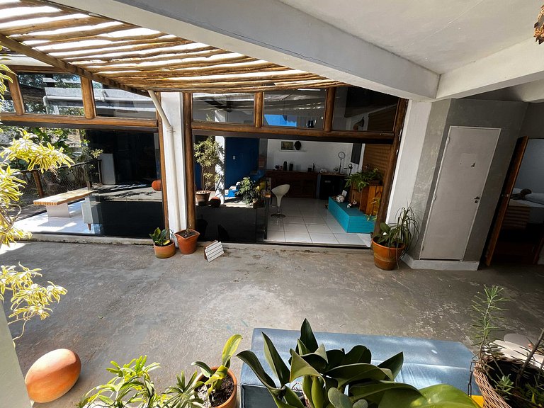 Casa de frente para a praia e com pé no rio Una