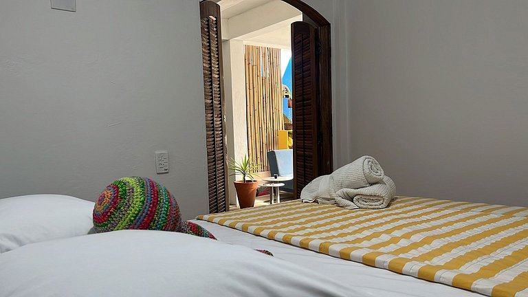 Casa de frente para a praia e com pé no rio Una