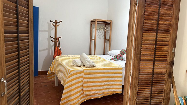 Casa de frente para a praia e com pé no rio Una