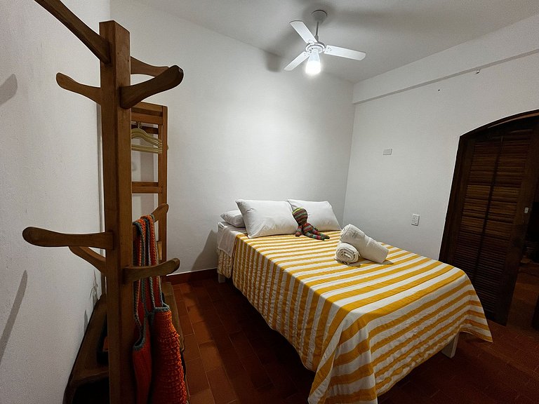 Casa de frente para a praia e com pé no rio Una