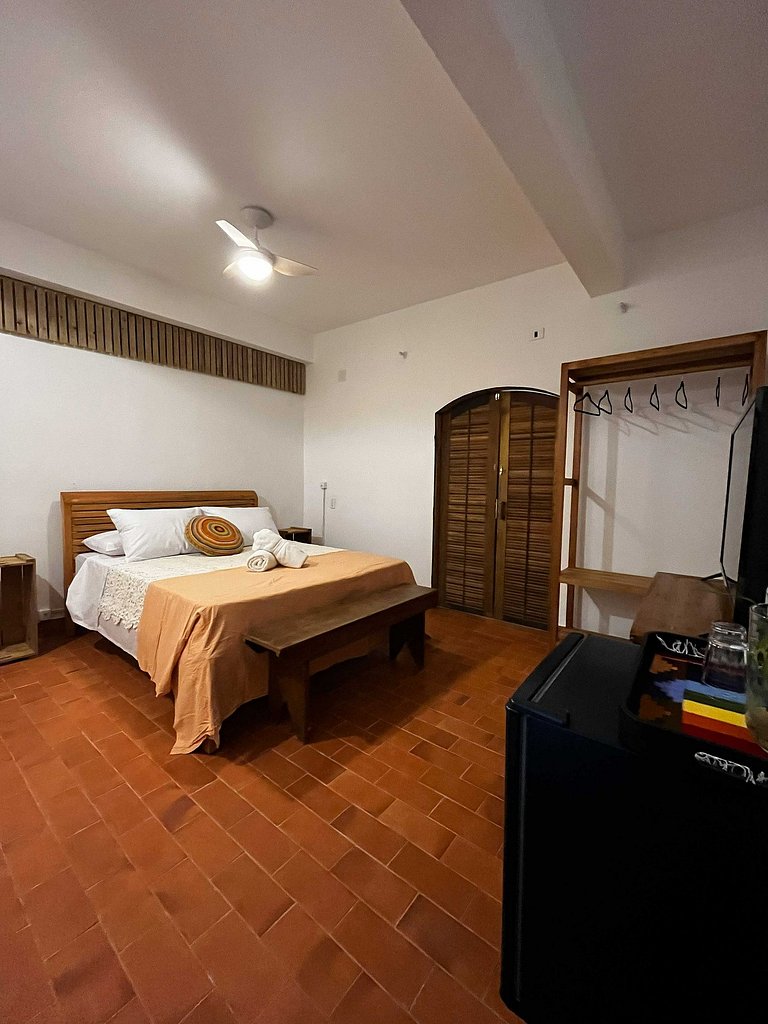 Casa de frente para a praia e com pé no rio Una