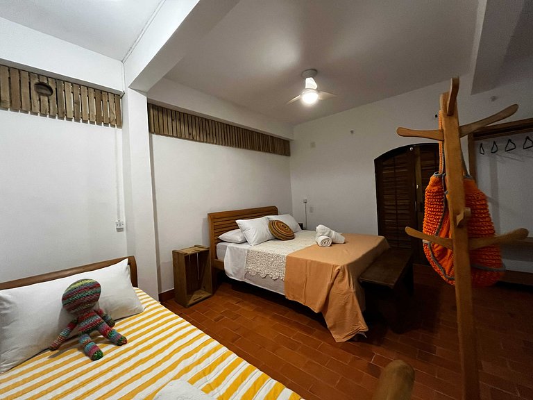 Casa de frente para a praia e com pé no rio Una