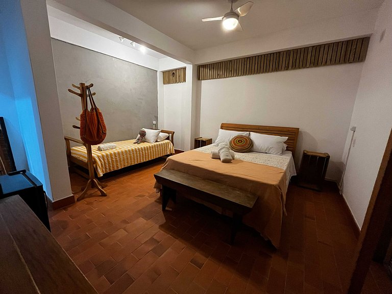 Casa de frente para a praia e com pé no rio Una