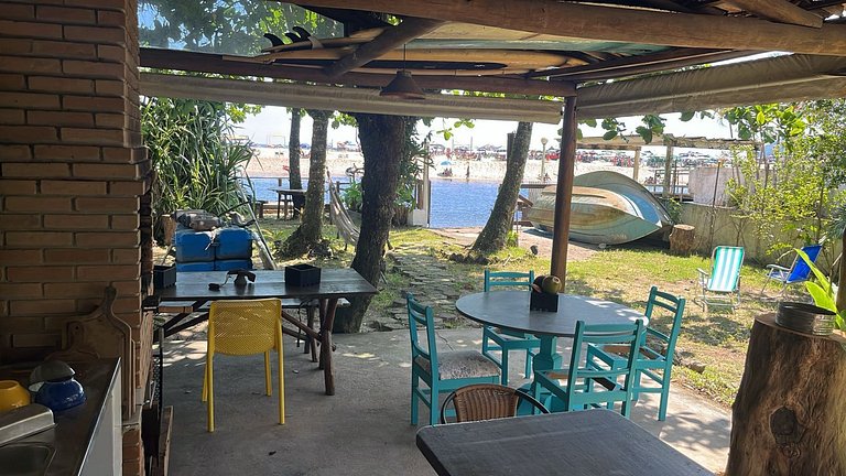 Suíte casal em casa à beira rio e de frente o mar